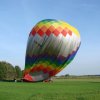 Der Ballon richtet sich auf